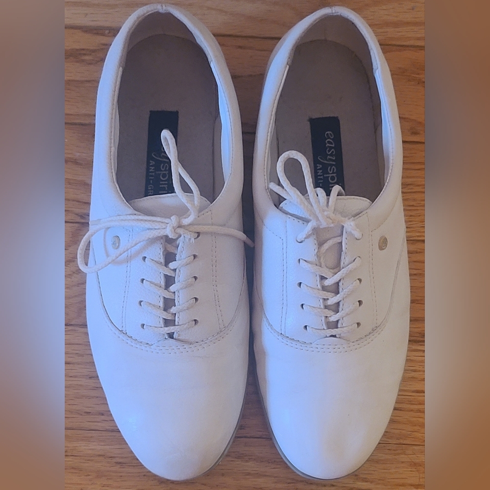 Easy Spirit Women's Leather Shoe Sneaker Anti Gravity  Size 6